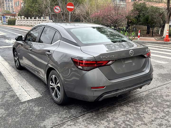 Фото 5 - Nissan Sylphy