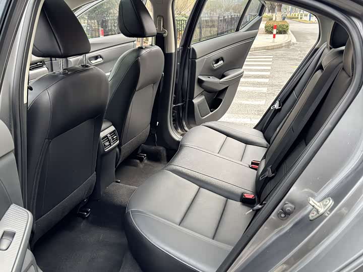 Фото 9 - Nissan Sylphy