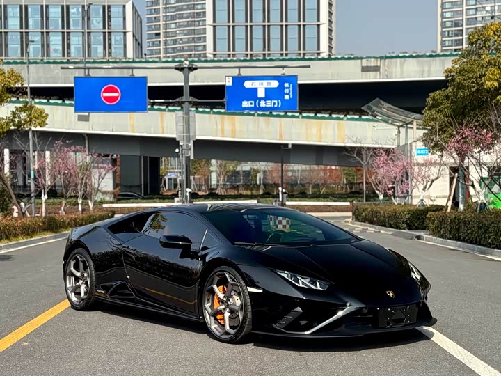 Фото 2 - Lamborghini Huracán