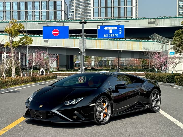 Фото 3 - Lamborghini Huracán