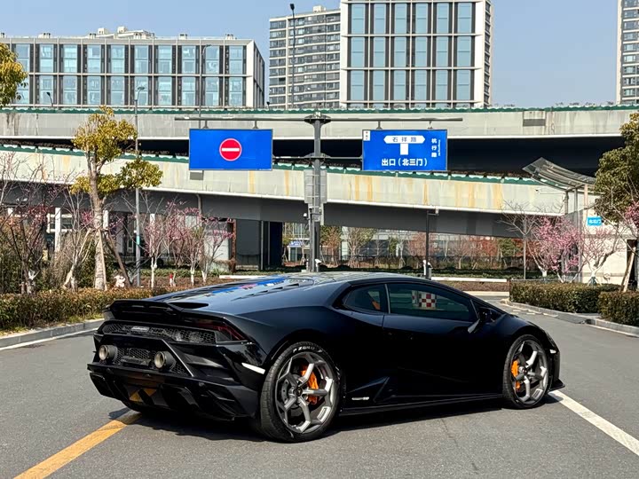 Фото 7 - Lamborghini Huracán