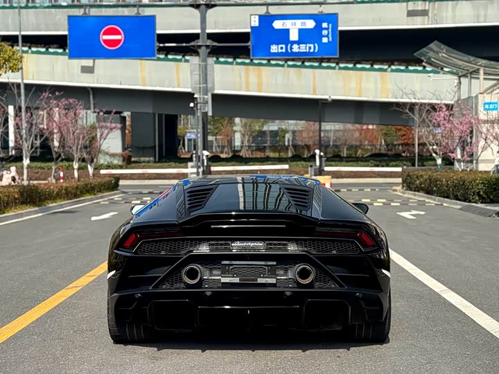 Фото 8 - Lamborghini Huracán
