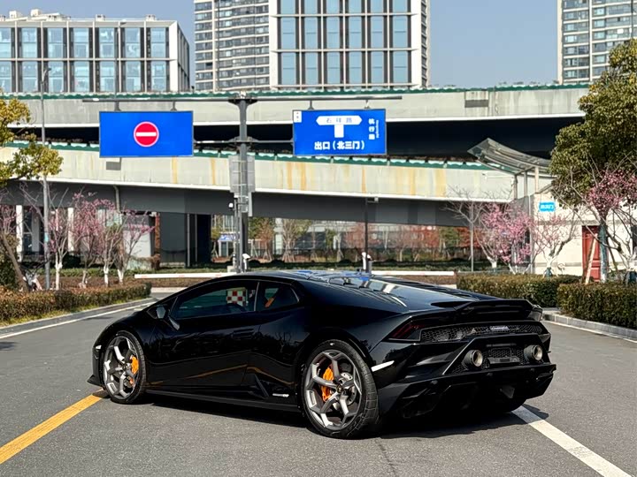 Фото 9 - Lamborghini Huracán