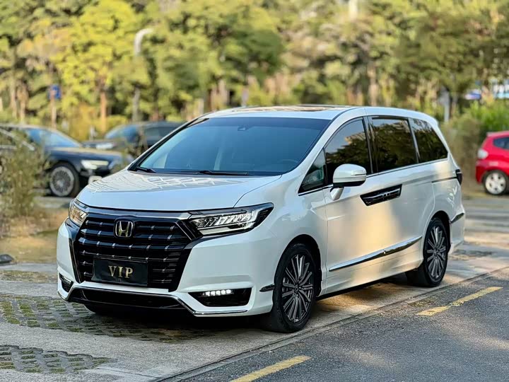 Фото 1 - Honda Elysion