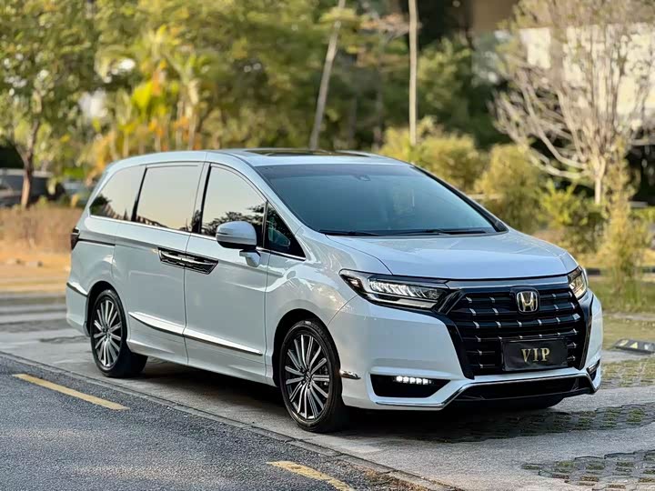 Фото 3 - Honda Elysion