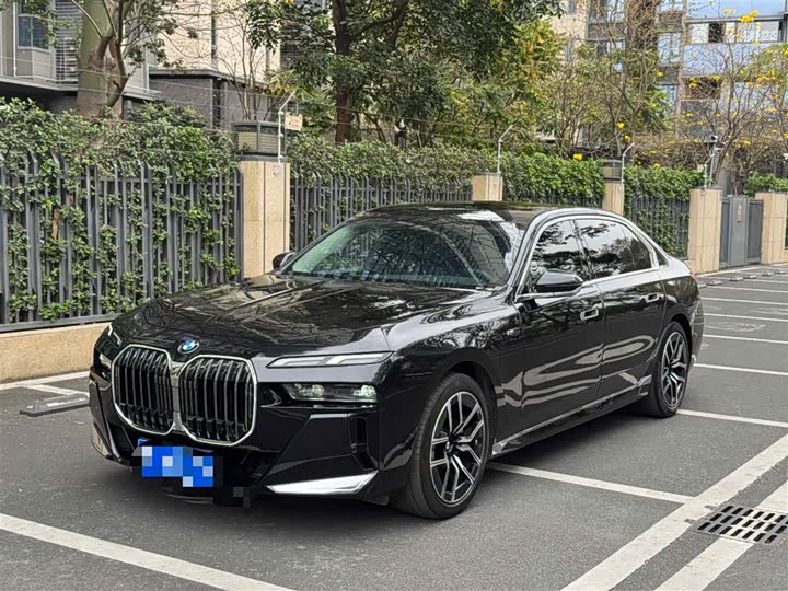 Photo 2 - BMW 7 Series