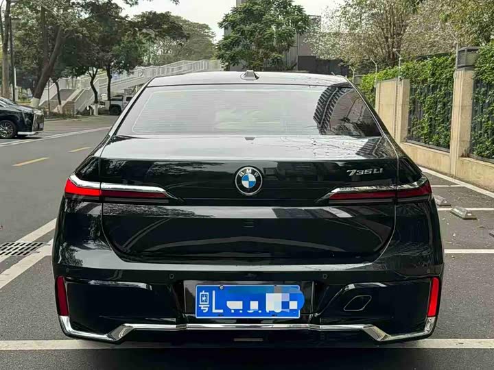 Photo 5 - BMW 7 Series