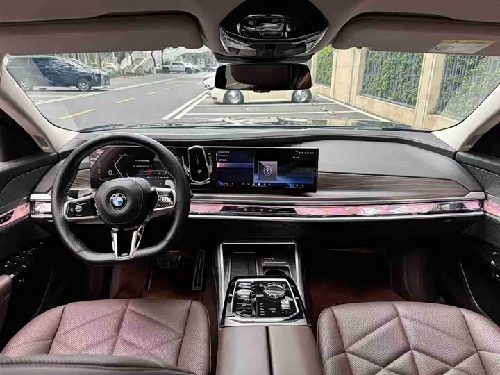 Photo 7 - BMW 7 Series