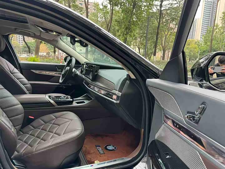 Photo 8 - BMW 7 Series