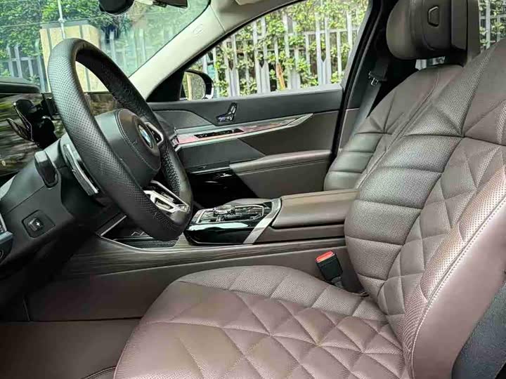 Photo 9 - BMW 7 Series