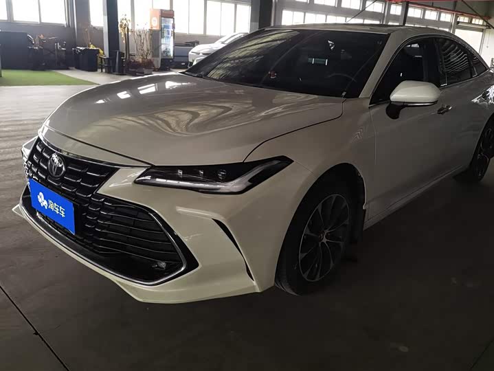 Photo 1 - Toyota Avalon