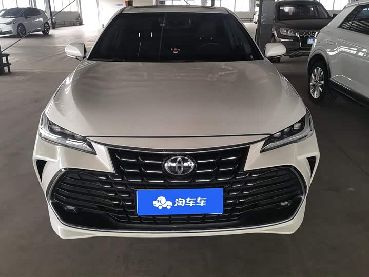 Photo 2 - Toyota Avalon