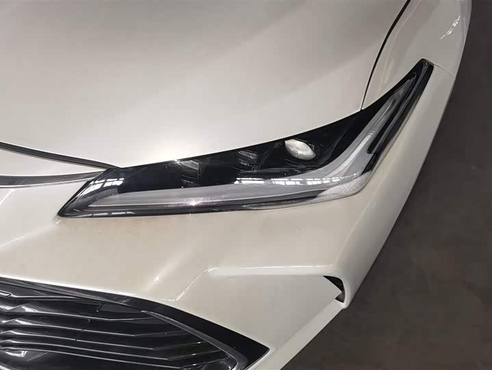 Photo 5 - Toyota Avalon