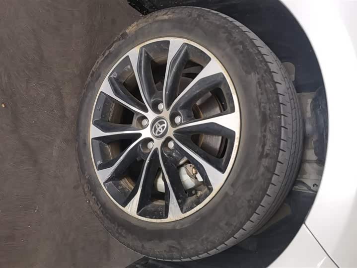 Photo 6 - Toyota Avalon