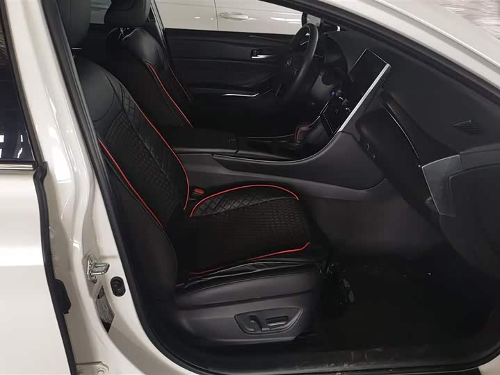 Photo 8 - Toyota Avalon