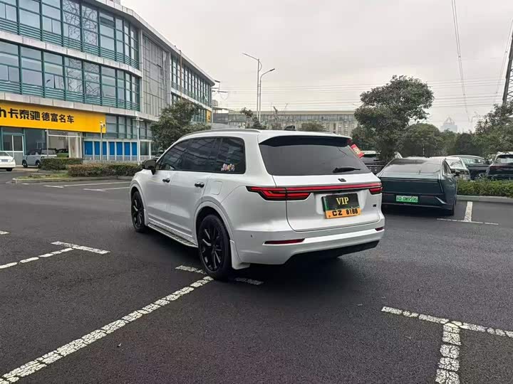 Фото 3 - LiXiang One