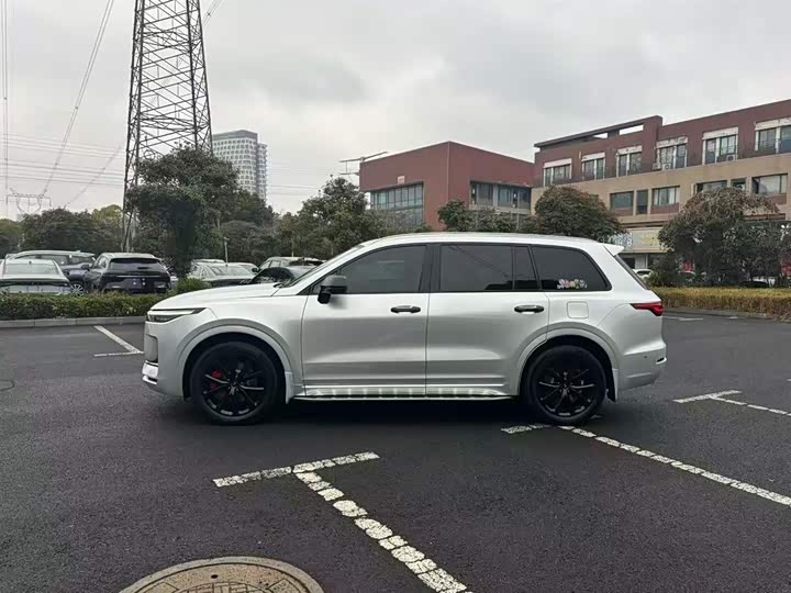 Фото 4 - LiXiang One