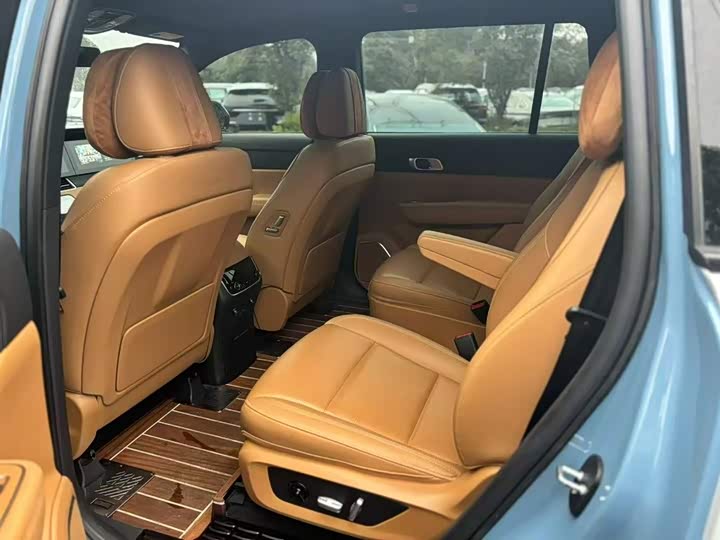 Фото 9 - LiXiang One