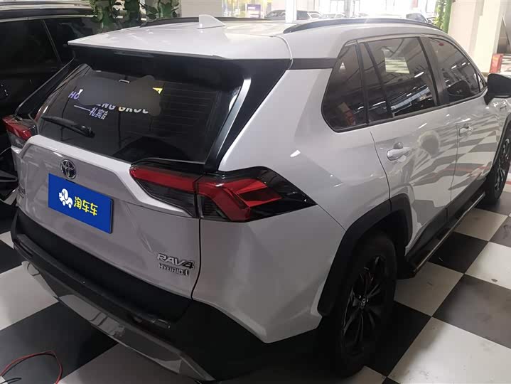 Фото 3 - Toyota RAV4