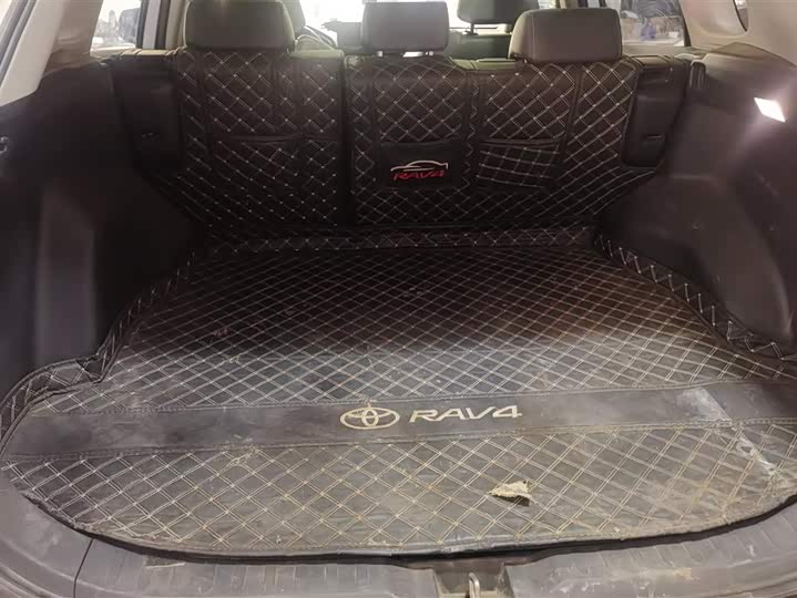 Фото 4 - Toyota RAV4