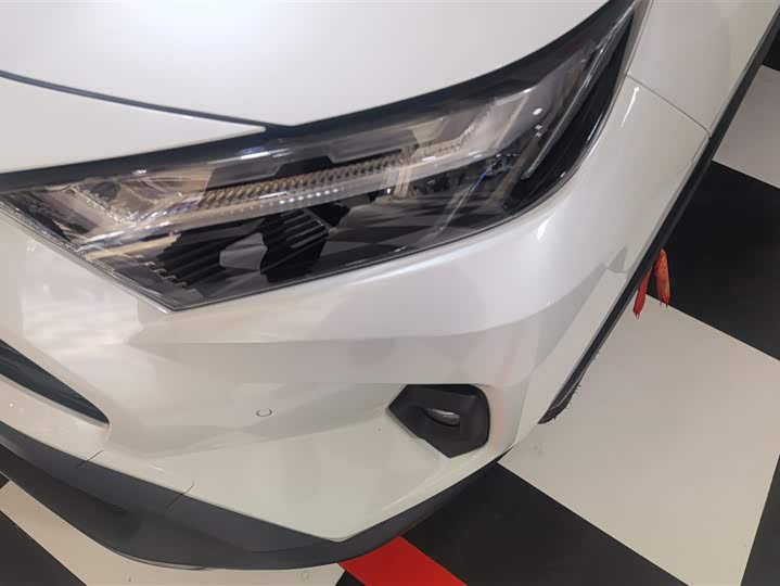 Фото 5 - Toyota RAV4