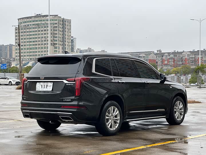 Фото 6 - Cadillac XT6