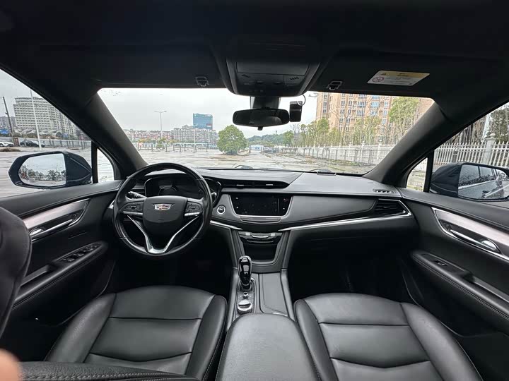 Фото 9 - Cadillac XT6