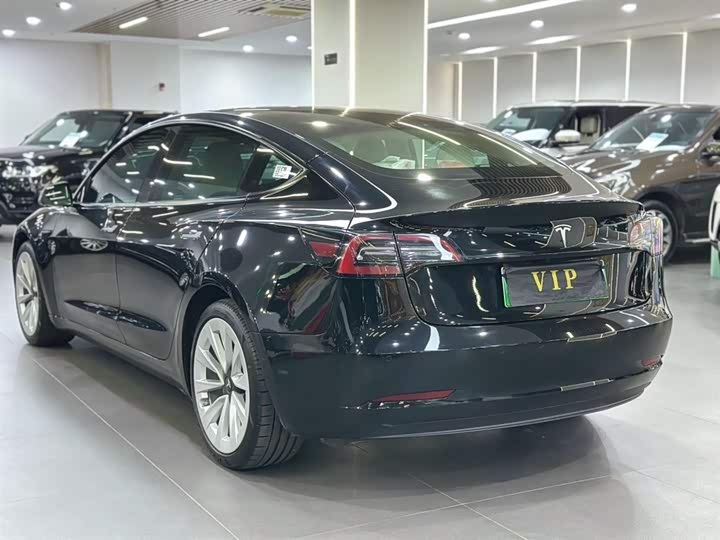 Фото 8 - Tesla Model 3