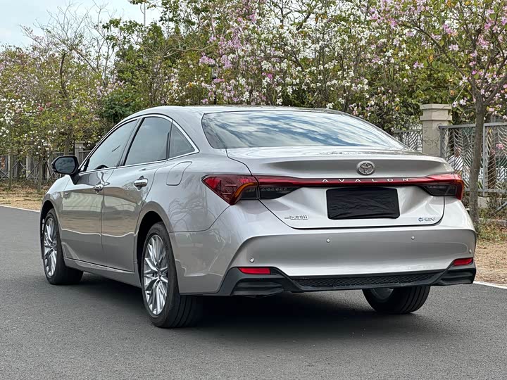 Фото 4 - Toyota Avalon