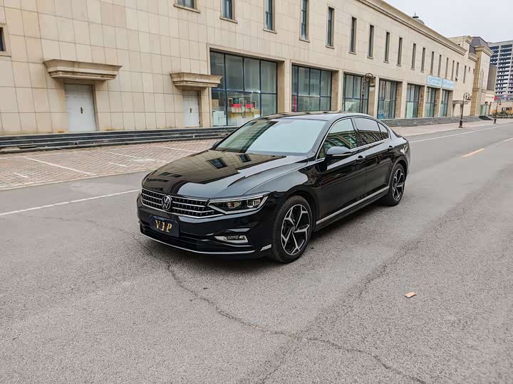 Фото 2 - Volkswagen Magotan