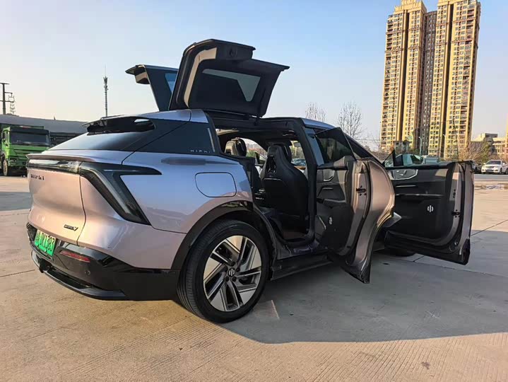 Фото 2 - HiPhi Y