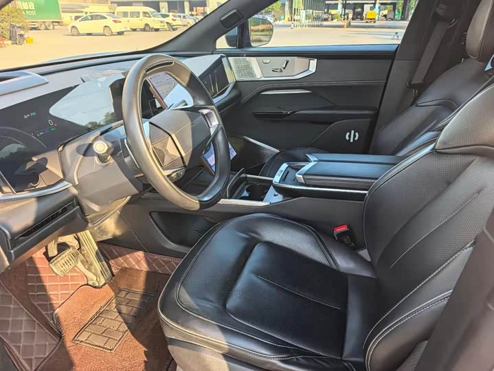 Фото 3 - HiPhi Y