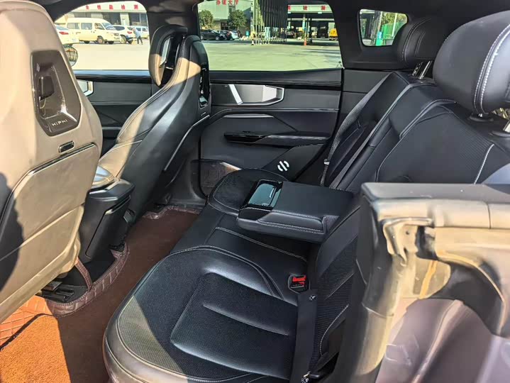 Фото 5 - HiPhi Y