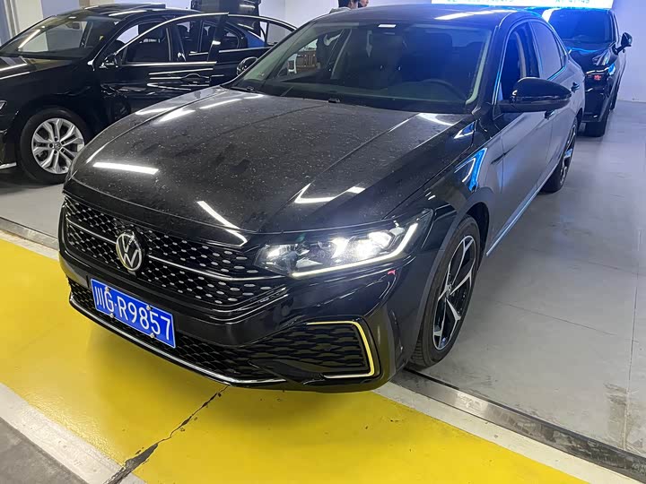 Фото 1 - Volkswagen Passat