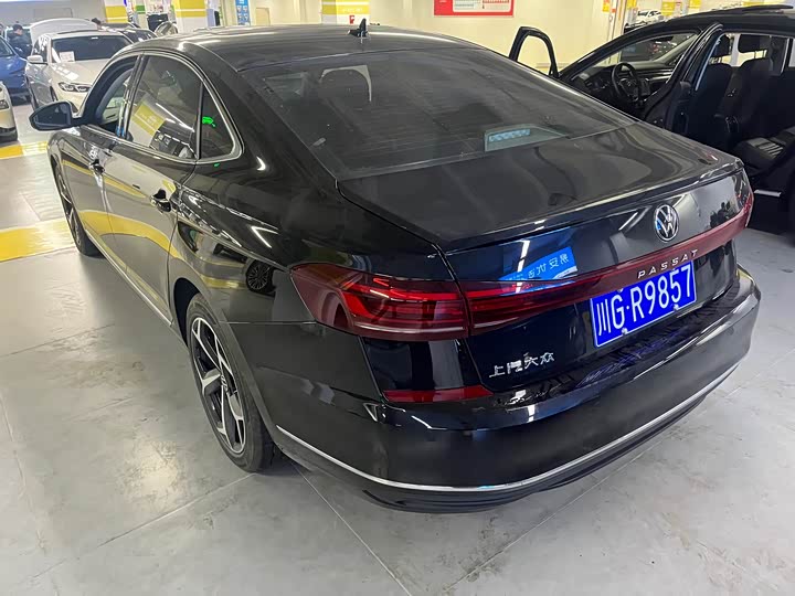 Фото 7 - Volkswagen Passat