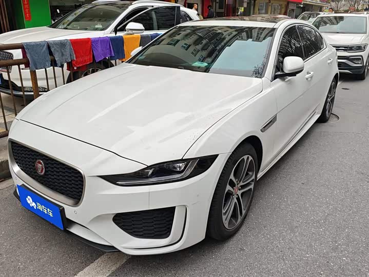 Фото 1 - Jaguar XE L
