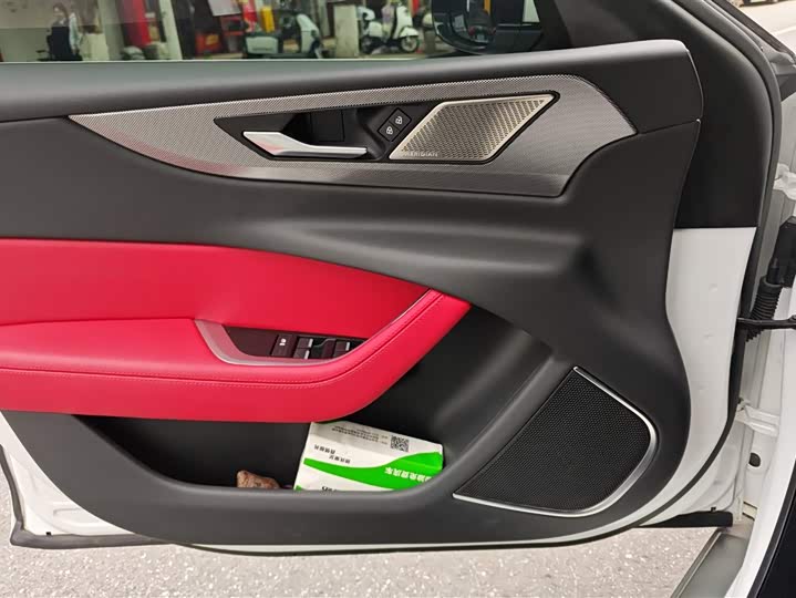 Фото 7 - Jaguar XE L