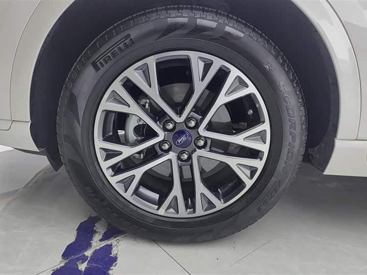 Фото 6 - Ford Escape