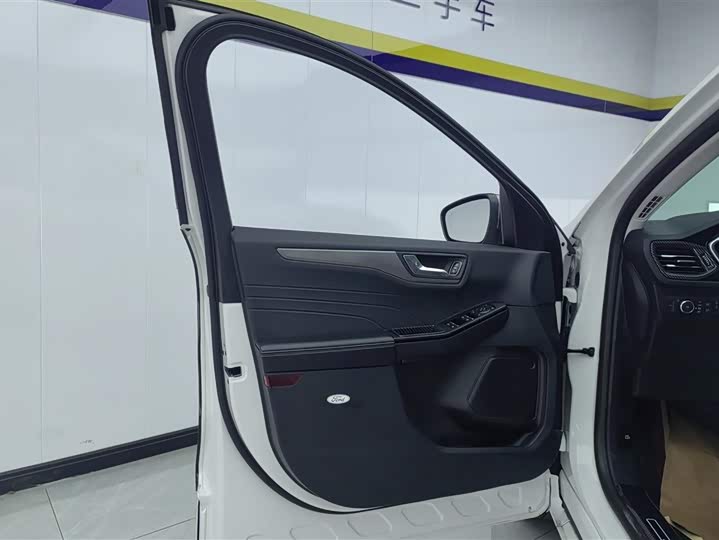 Фото 7 - Ford Escape