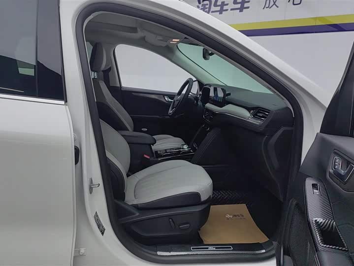 Фото 8 - Ford Escape