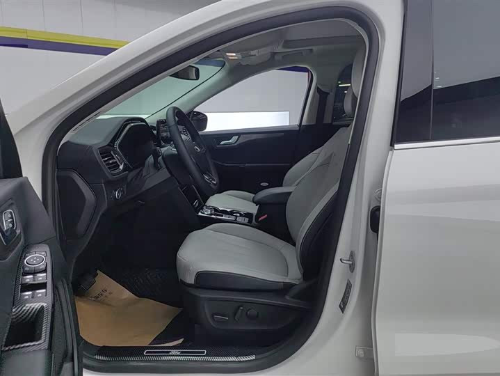 Фото 9 - Ford Escape