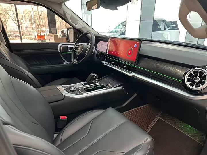 Фото 4 - Tank 400 Hybrid