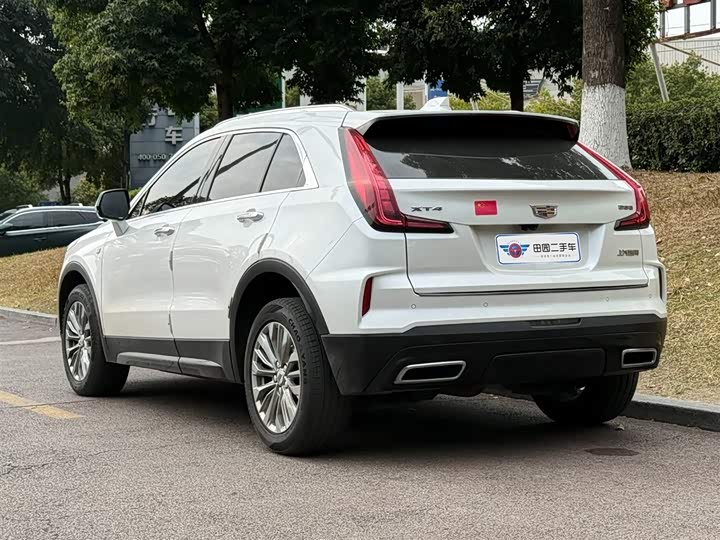Фото 4 - Cadillac XT4