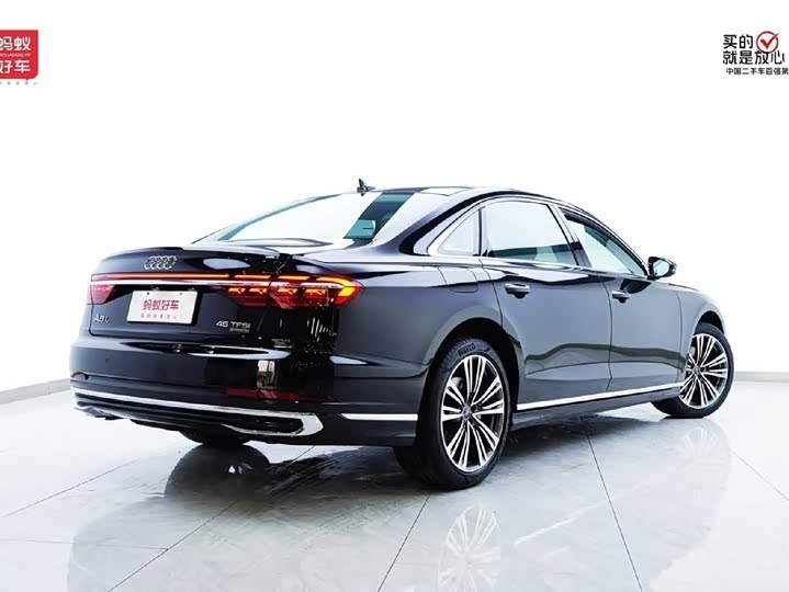 Фото 4 - Audi A8