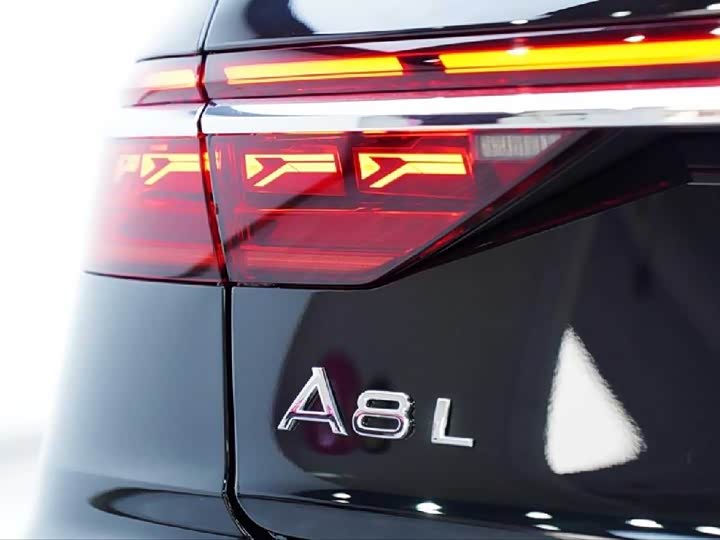 Фото 9 - Audi A8