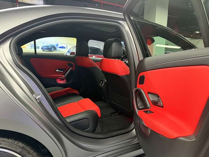 Фото 9 - Mercedes-Benz A-Class AMG