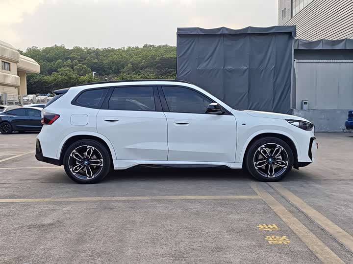 Фото 4 - BMW iX1