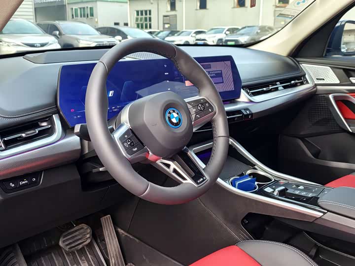 Фото 8 - BMW iX1