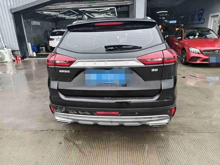 Фото 3 - Geely Atlas