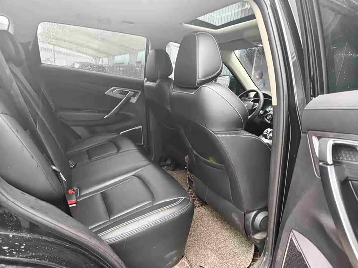 Фото 7 - Geely Atlas